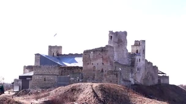 Einige der Ruinen der alten Burg — Stockvideo