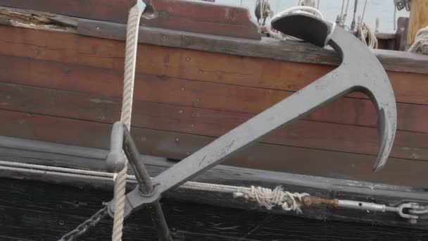 Czarny kotwicy z łodzi — Wideo stockowe