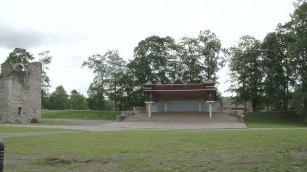 El bonito lugar donde se encuentra el antiguo castillo en Estonia FS700 Odyssey 7Q — Vídeos de Stock