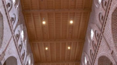 Kilise gh4 yere tavandan görünümü