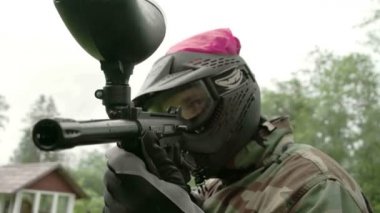 Hedef fs700 odyssey 7q izlemekte bir paintball atıcı