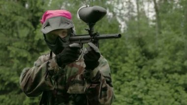 çekim yedi kez paintball fs700 odyssey 7q kullanarak bir adam