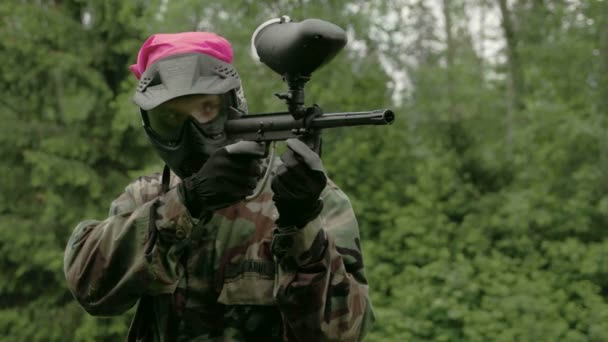 A man shooting seven times using the paintball  FS700 Odyssey 7Q — Stock Video