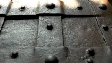 Kale Gh4 Uhd gelen metal hazine sandığı ayrıntıları