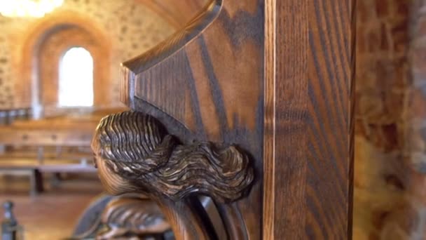 Le bois sculpté chaise rois de l'ancien château GH4 UHD — Video