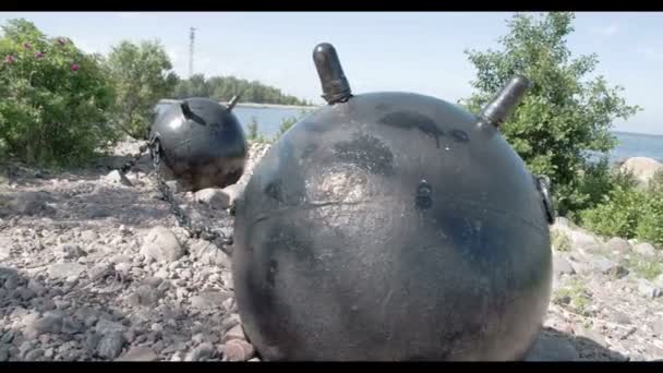 Duas grandes minas marítimas da velha guerra colocadas no chão GH4 UHD — Vídeo de Stock