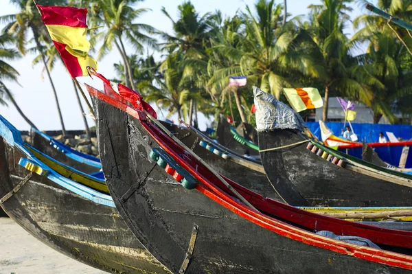 Boten en palmbomen — Stockfoto