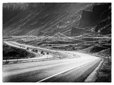 Yolun siyah beyaz resim