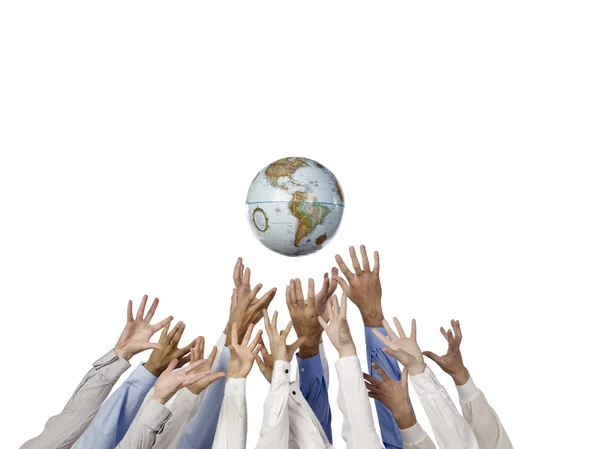 Handen proberen te bereiken de hele wereld — Stockfoto