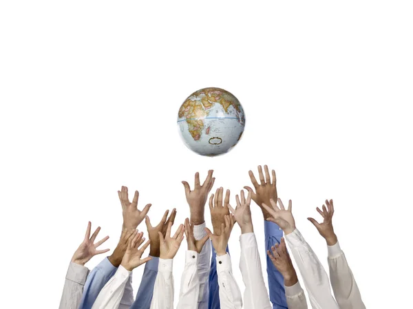 Vele handen bereiken van over de hele wereld Stockfoto