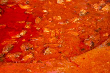 çok acılı paprika ile et