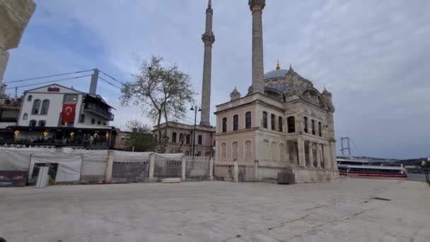 Ortakoy Mosque Bosphorus Bridge Istanbul Turkey 2022 — Stockvideo