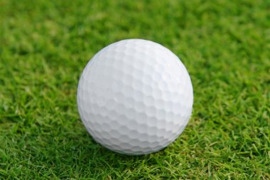 Yeşil Topta Golf Topu