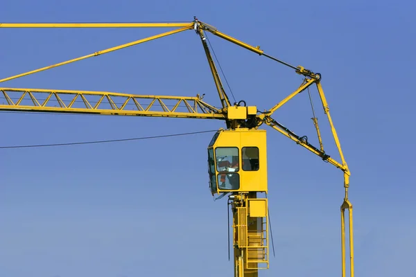 Crane against blue sky — Stock Photo, Image