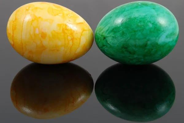 Sárga és zöld tojás — Stock Fotó