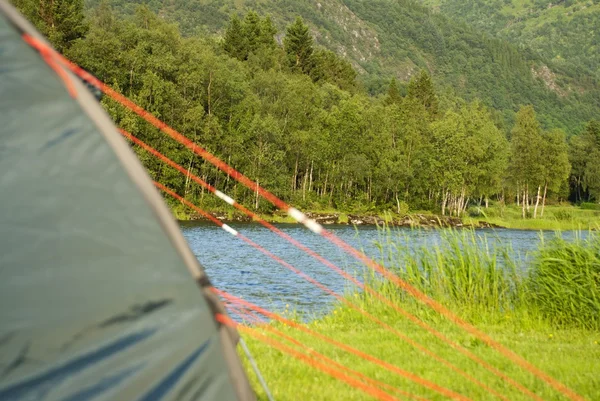 Una tenda con focus sulla natura — Foto Stock