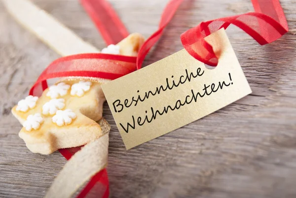 Etiqueta de oro con Besinnliche Weihnachten — Foto de Stock