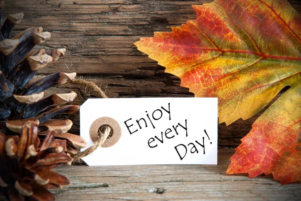 Etiqueta de otoño con disfrutar todos los días — Foto de Stock