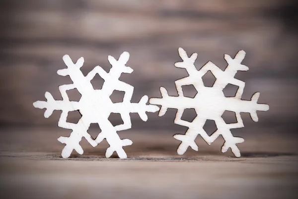 Dos copos de nieve en madera II — Foto de Stock