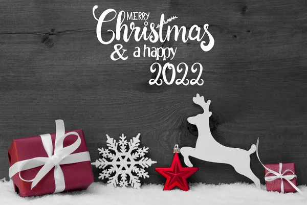 Geschenken, Herten, Sneeuw, Bal, Vrolijk kerstfeest en gelukkig 2022, Grijze achtergrond — Stockfoto
