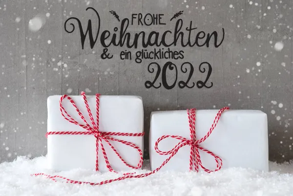 Due regali bianchi, neve, fiocchi di neve, cemento, glucliches 2022 significa felice 2022 — Foto Stock