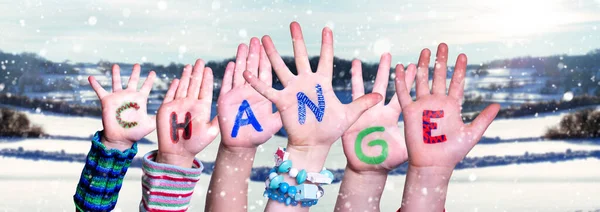 Dzieci Hands Building Word Change, śnieżne tło zimowe — Zdjęcie stockowe