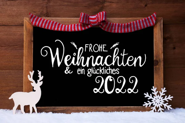 黑板、圣诞装饰、雪、鹿、糖2022意味着2022年快乐 — 图库照片