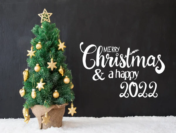 Albero di Natale, sfondo nero, neve, buon Natale e un felice 2022 — Foto Stock