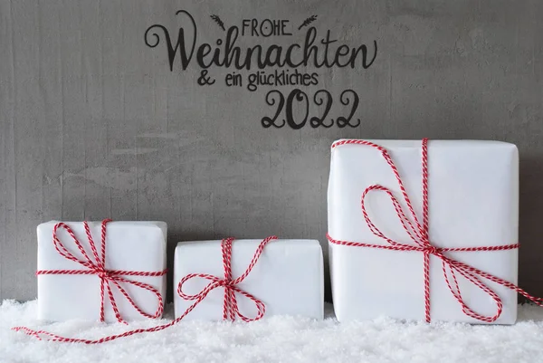 Χριστουγεννιάτικα δώρα, χιόνι, τσιμέντο, Glueckliches 2022 σημαίνει ευτυχισμένος 2022 — Φωτογραφία Αρχείου
