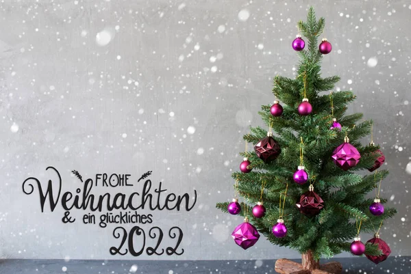 Χριστουγεννιάτικο δέντρο, μωβ μπάλα, Glueckliches 2022 μέσα Happ 2022, νιφάδες χιονιού — Φωτογραφία Αρχείου