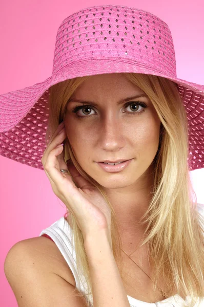Hermosa chica rubia retrato en sombrero — Foto de Stock