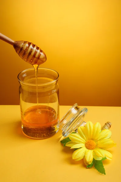 Honey in jar — Stock Photo, Image