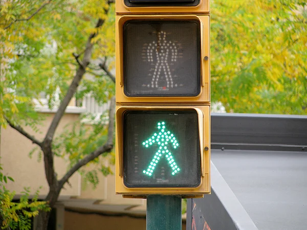 Пешеходные светофоры — стоковое фото