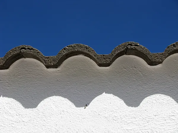 Telhado em um céu azul — Fotografia de Stock