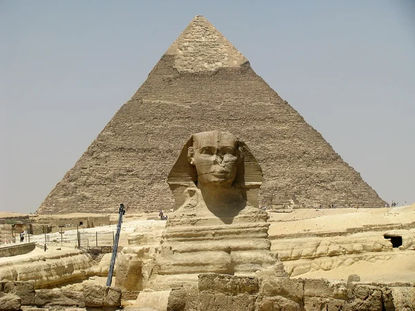 Piramidi e sfinge — Foto Stock
