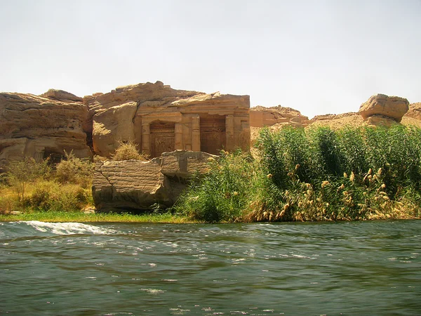 The Nile and temple — Stock Photo, Image