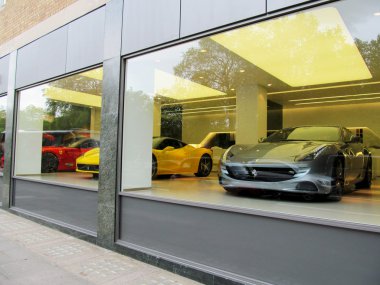 Londra'da Ferrari store