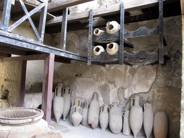 Магазин вина в Помпеях — стоковое фото