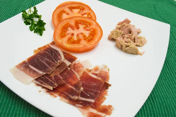 Plate with tuna, tomato and ham — Stock Photo, Image