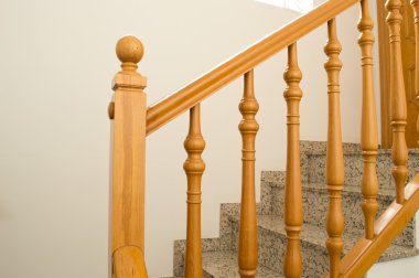 Ahşap korkuluk merdiven içinde yüklü