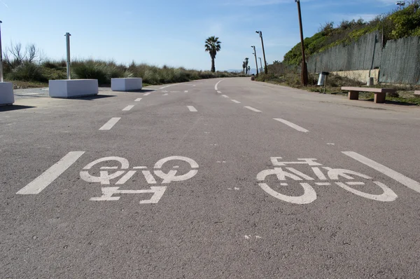 Bicycle lane next to the beach — Stock Photo, Image