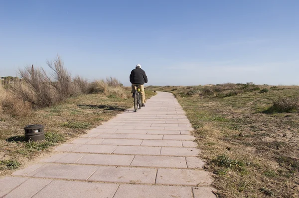 Senior road cycling beach side — Stock Photo, Image