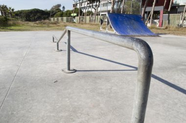 Sahildeki kaykay parkı.