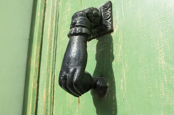 Kapı tokmağı siyah klasik — Stok fotoğraf