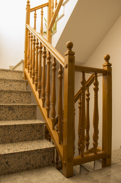 Деревянные перила

