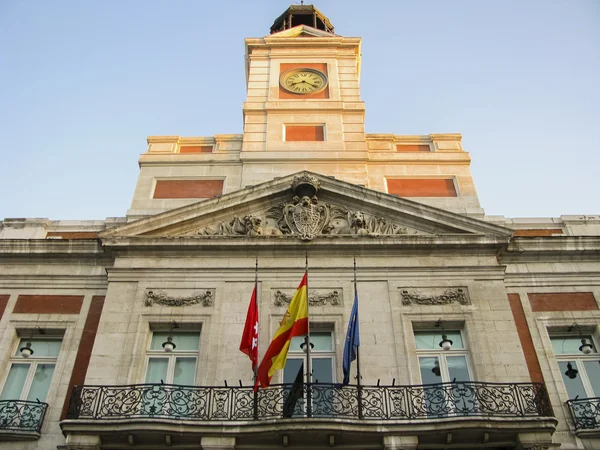 Πραγματική casa de correos πρόσοψη στην πλατεία puerta del sol — Φωτογραφία Αρχείου