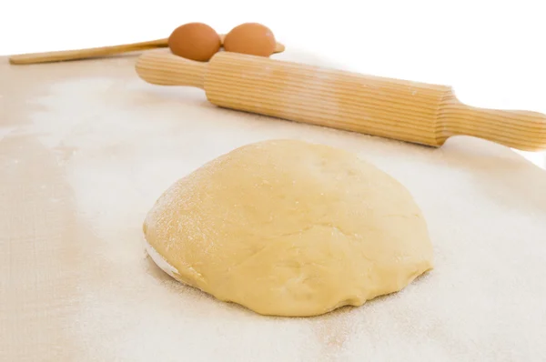 Dough and utensils to work — Stock Photo, Image