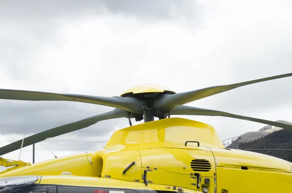 Detail van een helikopter schroeven terug naar boven — Stockfoto