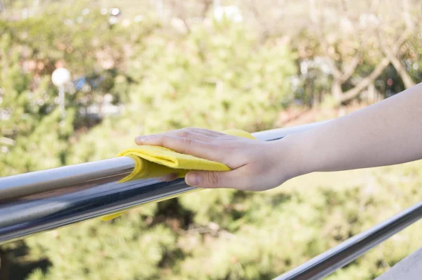 Cleaning metal Railing — Stock Photo, Image