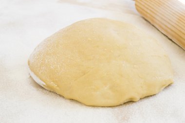 hamur ve çalışmak için mutfak eşyaları